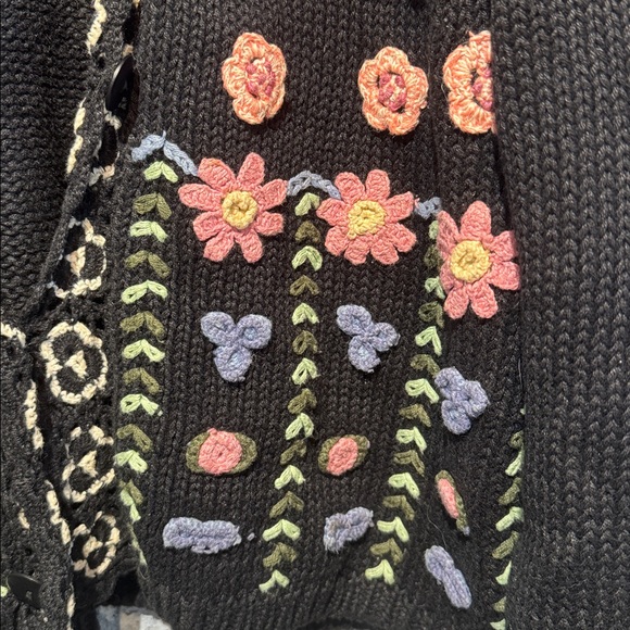 Vintage IVY Oversized Floral Knit Cardigan Sweater - Picture 3 of 6
